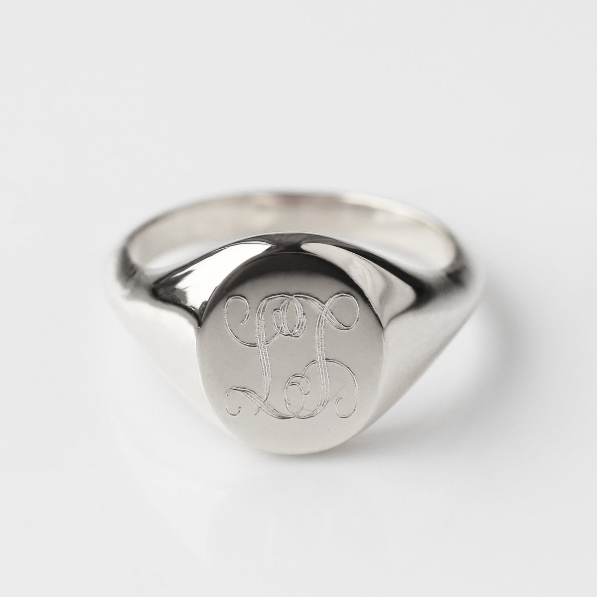 Louise Thompson Chapters Heirloom Signet Ring Main image