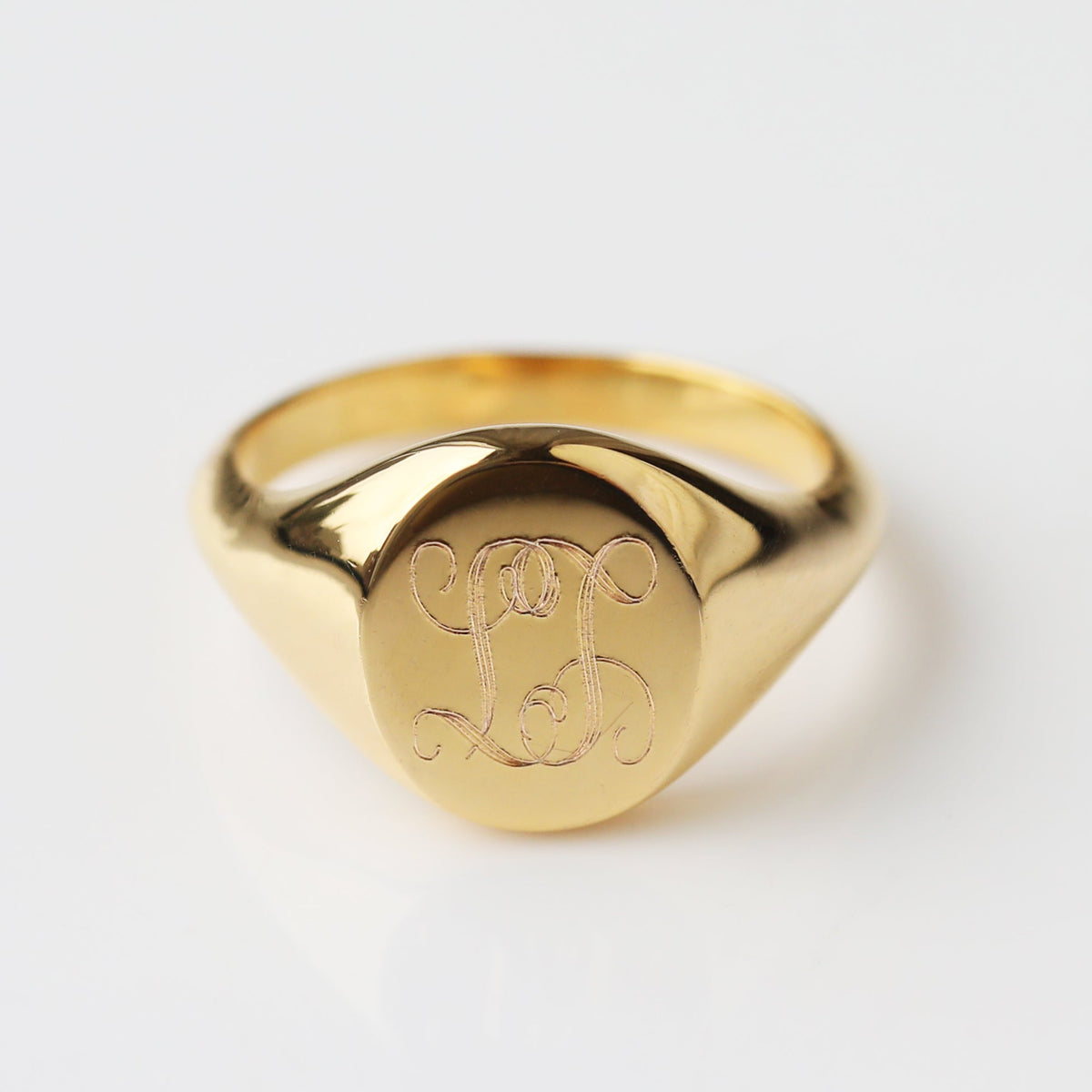 Louise Thompson Chapters Heirloom Signet Ring Main image
