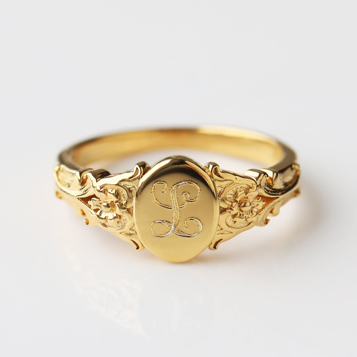 Louise Thompson Chapters Vintage Signet Ring Main image