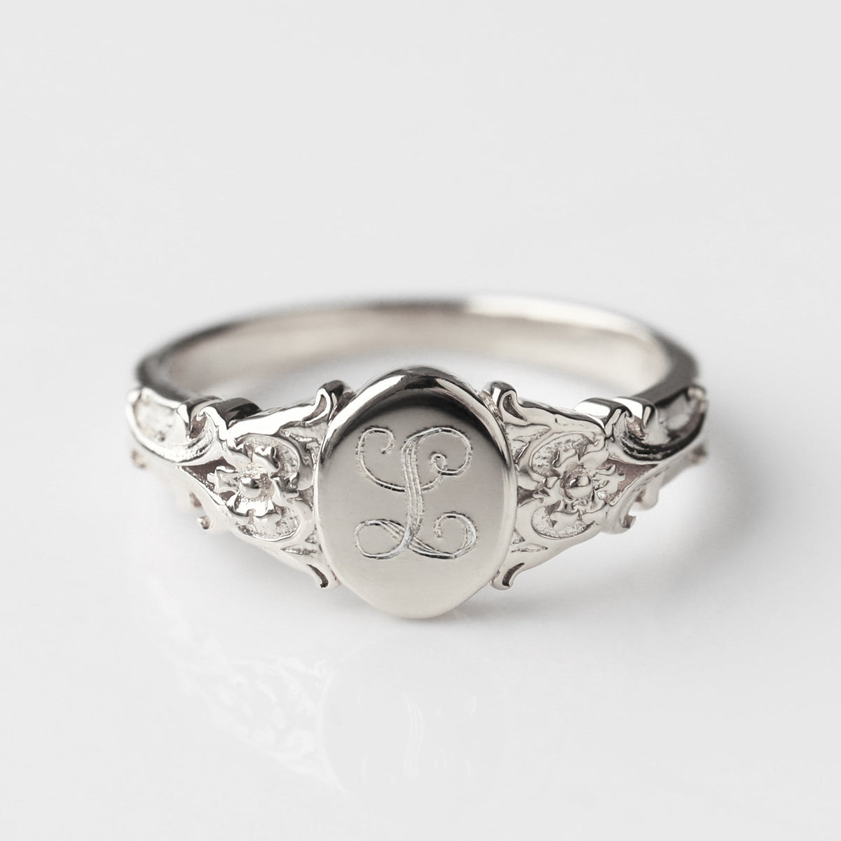 Louise Thompson Chapters Vintage Signet Ring Main image